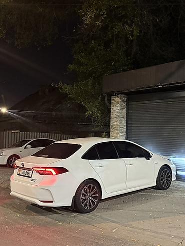 start: Toyota Corolla: 2023 г., 1.8 л, Гибрид, Седан — 4