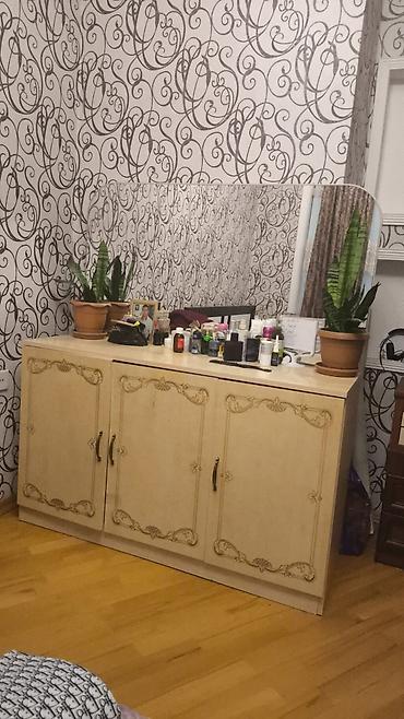 Klassik üslubda geniş komod-güzgü dəsti. - Material: MDF/taxta