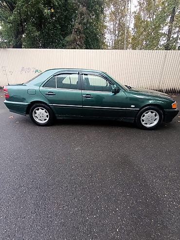 mercedes benz e class w124: Mercedes-Benz C 200: 2 l | 1995 il Sedan — 8