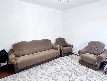 тумба в офис: 🛋️ Продам мягкий комплект — 5 000 сом Продаю диван и 2 кресла. 💰 — 1