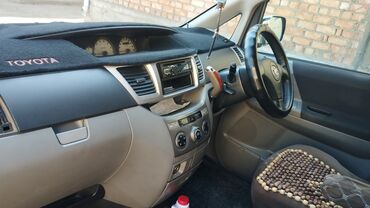 Toyota: Toyota Voxy: 2004 г., 2 л, Автомат, Бензин, Минивэн — 4
