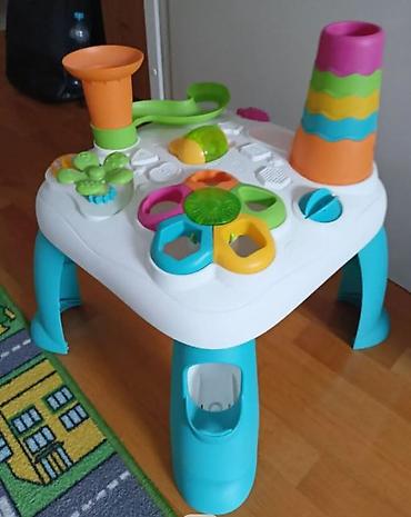 kombatica jakna: Interaktivni stočić za bebe i malu decu – multisenzorna aktivna tabla — 2