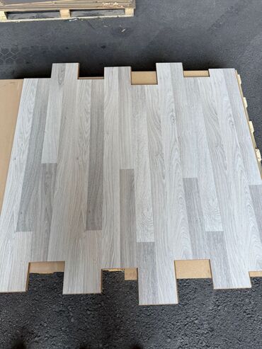 Laminat: Salam laminatlarimiz 31 32 33 klass olmagala hər rəg secimi var 250 yə — 43