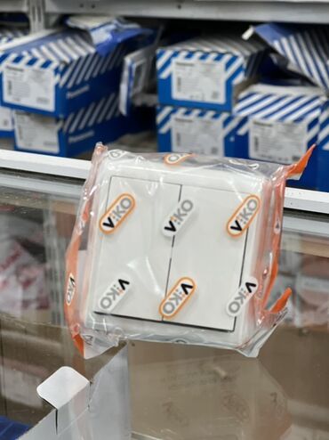 меняю на 07: Выключатель VIKO, двухклавишный, белый. - Тип: механический настенный