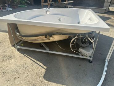 Duş kabinaları, arakəsmələr: Üstü qapalı kabina, Künc üçün — 10