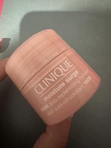 acnomiss krem: Новое, открыта, не использовпна Clinique Moisture Surge 100H — 2