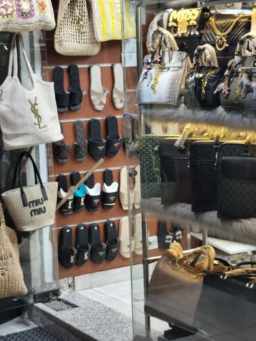 Haljine: 💚 Kažu da samo 2% ljudi na svetu ima zelene oči… a u Egiptu su me — 10
