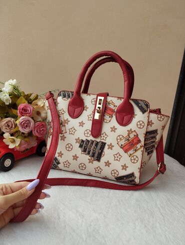 toy üçün donlar instagram: " Louis Vuitton" firmasına məxsus xanımlar üçün çanta. Ağ rəngdə
