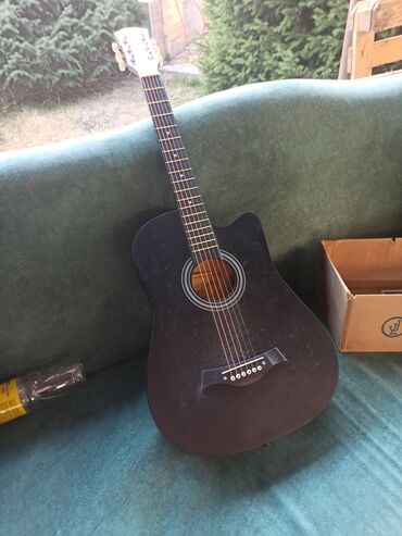 реставрация гитары: Гитара в хорошем состоянии38:размер Яснее Черный свет