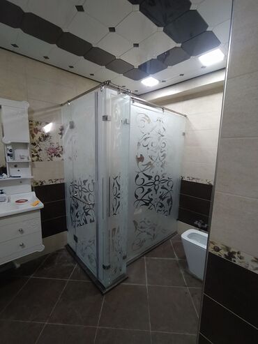 Duş kabinaları, arakəsmələr: Yeni Arakəsmə, Künc üçün, Ödənişli çatdırılma — 28