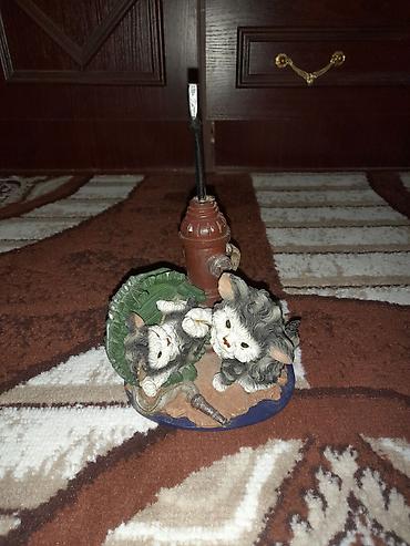 tap az saat: Pişik suvenir satılır. Əslində saat hissəsi də var idi amma yoxdur — 2