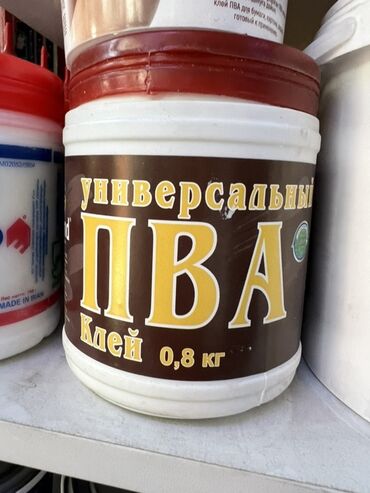 лак для паркета: Универсальный клей ПВА в пластиковой банке, предназначенный для
