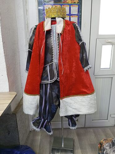 Карнавальные костюмы: Детские костюмы мушкетёра/придворного принца (2 варианта) А также — 11