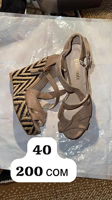 Босоножки, сандалии, шлепанцы: Женская обувь — два варианта. 1) Сандалии с декором - Размеры: 37 и — 13