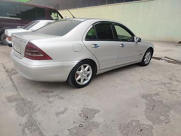 mercedes cl220: Mercedes-Benz E 220: 2.2 l | 2001 il Sedan — 8
