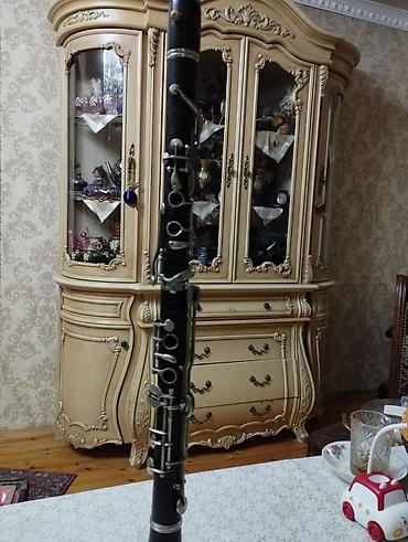 Klarnetlər: A Klarnet ( 4 açqi ) taxta Təsvir: - Qara korpus, metal klapan və — 4