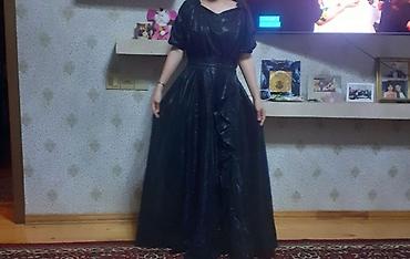 a klas: Qara rəngdə, zərli parıltılı uzun ziyafət geyimi. - Model: döşəməədək — 3