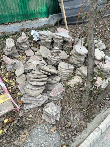 Отдам даром: Тротуарная плитка (разборка), разные формы и размеры. Описание: - — 10