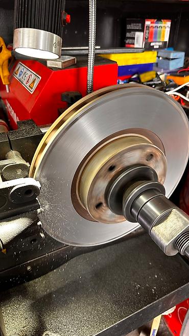 СТО, ремонт транспорта: Сто У нас вы можете полностью обслужить ваш автомобиль Мы — 5