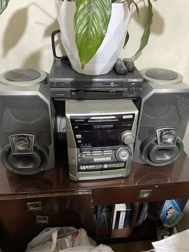 Səs gücləndiriciləri: Dinamiklər və audio player Əlaqə 0702027077 Hamısı cəmi 100 manat