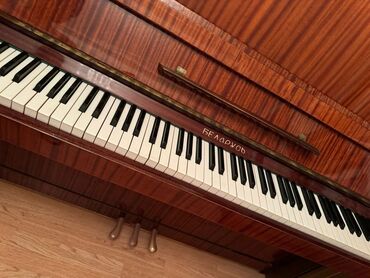 İncəsənət və kolleksiyalar: Piano, Belarus, Akustik