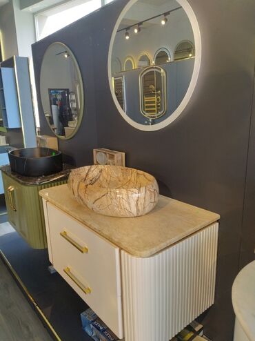 Truba: Bu dəstəkləyici baza ilə birlikdə gələn dəbdəbəli mərmər lavabo, hamam