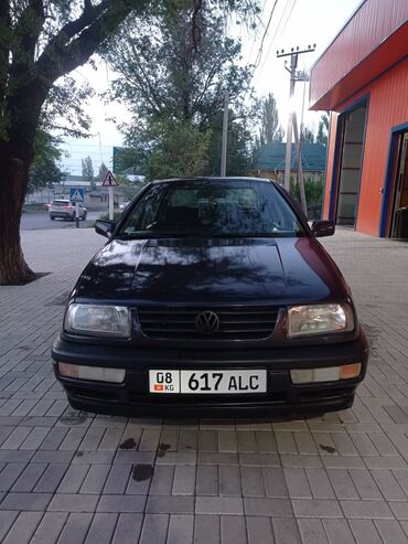 Volkswagen Vento: 1992 г., 1.8 л, Механика, Бензин, Седан