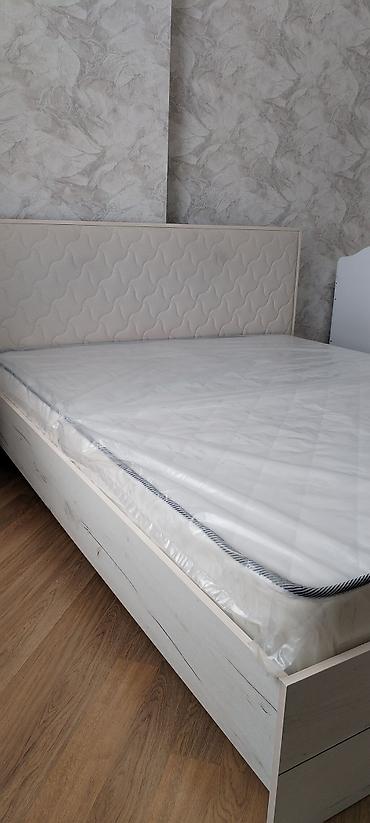 Çarpayılar: Ağ ağac rəngində korpus və yumşaq, quilted naxışlı başlıqla iki — 2