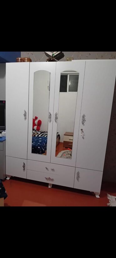 qapi ucuz: Dolab 110 azn. Ölçü 160*180. Hecbir deffekti yoxdu. Unvan