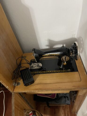 ремонт швейных машинок: Продаю Подольскую швейную машину,все рабочееподробности по телефону