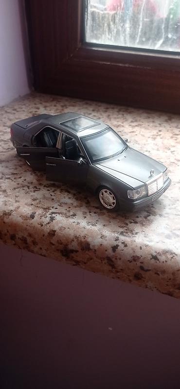 İdman və hobbi: Kolleksiya üçün metal model avtomobillər dəsti. Şəkillərdə 2 ədəd — 3