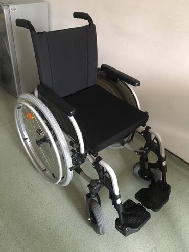 Tibbi avadanlıq: Ottobock manual əlil arabası - Marka/model: Ottobock (şəkildə arxa