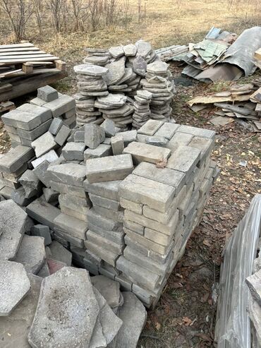 Отдам даром: Тротуарная плитка (разборка), разные формы и размеры. Описание: - — 20