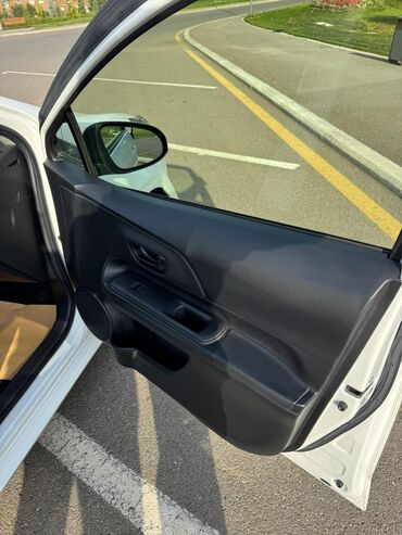 Toyota: Toyota Prius: 1.5 l | 2019 il Hetçbek — 8