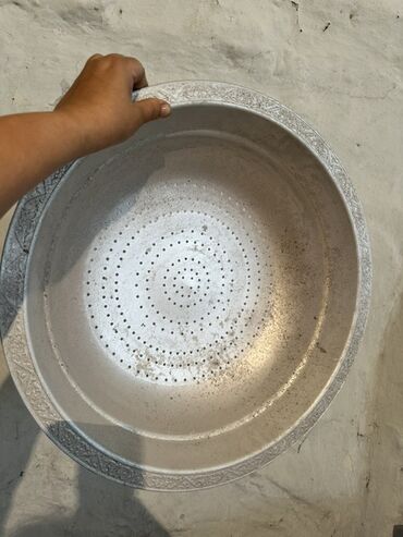 Digər mətbəx aksesuarları: Alüminium süzgəc tepsi - Material: yüngül və davamlı alüminium -