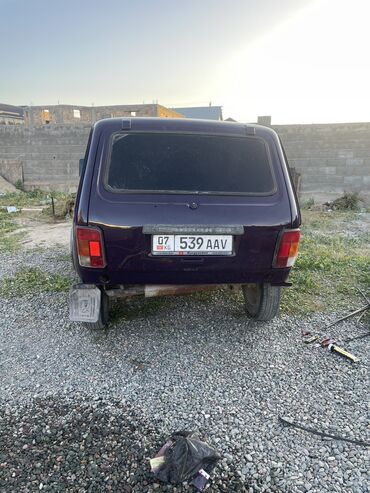 продаю авто в бишкеке: ВАЗ (ЛАДА) 4x4 Нива: 2002 г., 1.6 л, Механика, Бензин, Внедорожник