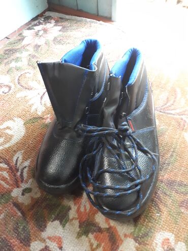 мужской зимний обувь: Рабочая обувь зимняя новая по 1800 сом