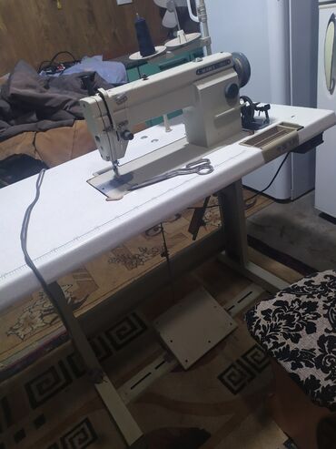 Промышленные швейные машинки: Промышленная машинка. состояние отличное в цеху не работала
