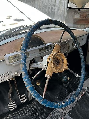 QAZ: GAZ-21 Volqa, klassik sovet sedanı Xüsusiyyətlər: - Korpus: 4 qapılı — 11