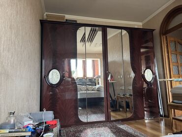 двухъярусная кровать со столом и шкафом внизу: Шкаф для одежды, Б/у, Прямой, Дерево