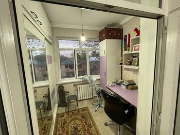 сдаю квартиру в барачном доме: 3 комнаты, 56 м², Сталинка, 3 этаж, Косметический ремонт