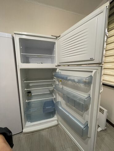 миний холодилник: Холодильник Beko, Б/у, Двухкамерный, No frost, 70 * 175 * 60