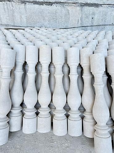 Фасадные плиты Сары-Таш (Травертин): Отборные балясины,тумбы,перила из 2 го слой сары таша все в один цвет — 3