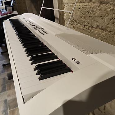 Musiqi alətləri: Elekto piano Kurzweil KA-90 Polifoniya:128 Klavişlər:88 Səslər:20 — 2