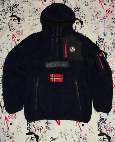 Спортивные костюмы: Geographical Norway 

Размер : L/XL
Состояние:10/10