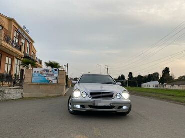 mercedes tumus: Mercedes-Benz E 200: 2 l | 2000 il Sedan