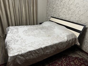 бу наборы ключей: Уктоочу бөлмө гарнитуру, Колдонулган, Эки кишилик керебет, Шкаф, Комод, Өзү алып кетүү, түсү - Кара