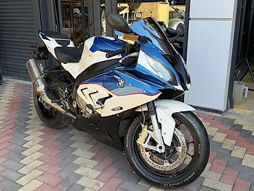 BMW S1000RR — спортбайк литрового класса в фирменной at lalafo.kg BMW S1000RR — спортбайк литрового класса в фирменной