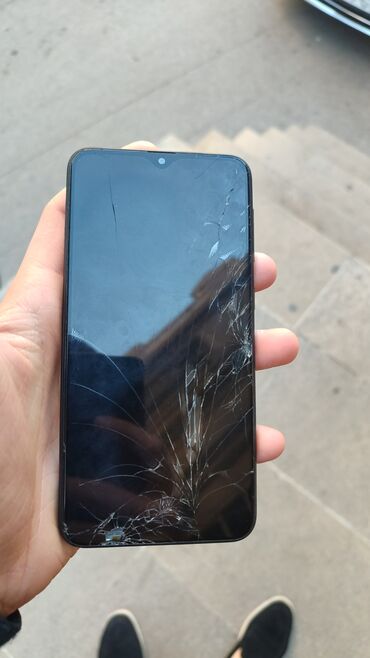 manitor ekran: Məhsul: Ekranı çatlamış smartfon ekran işləmir Xüsusiyyətlər: - Ön