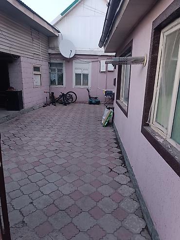 Продажа домов: Срочно продам дом район Пишпек 2 этажа. все коммуникации газ — 6
